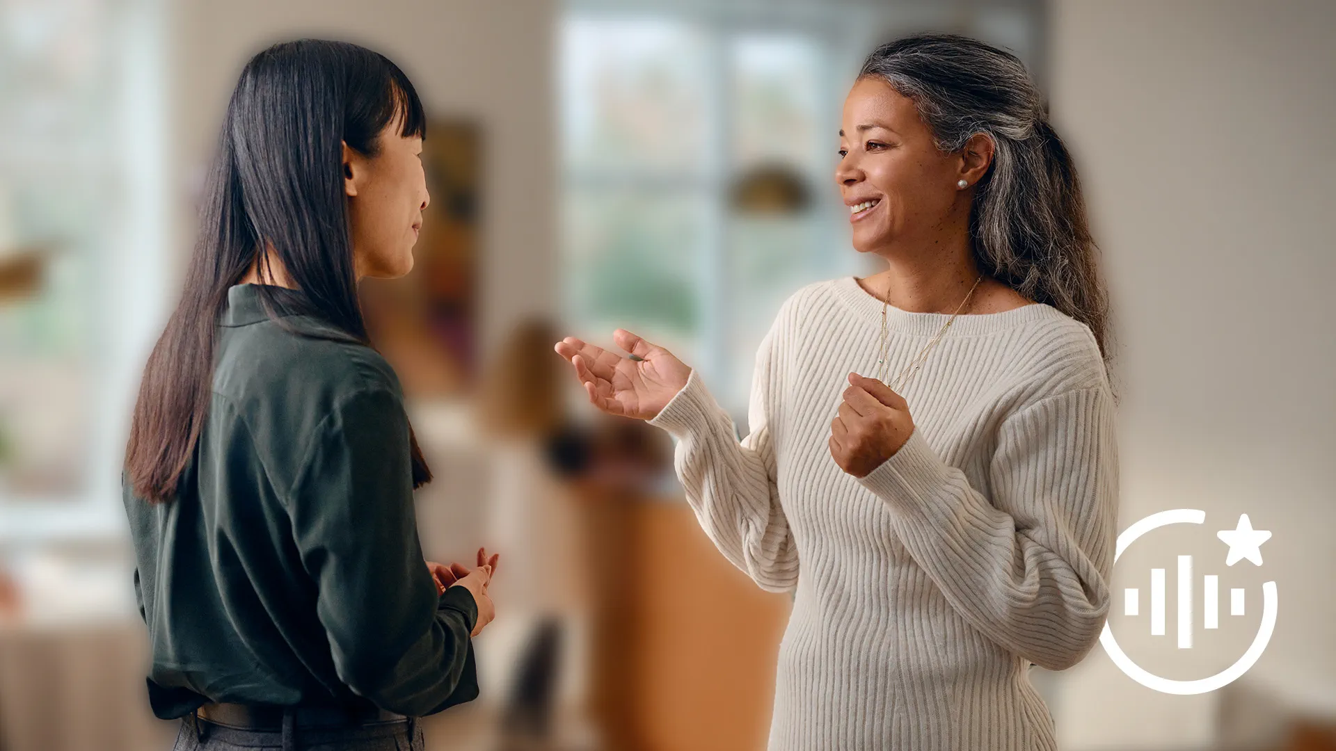 Two women in conversation, illustrating Widex AI-assisted listening